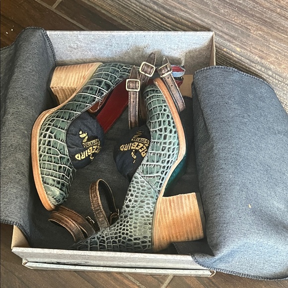 Freebird Randi Turquoise Croco - Picture 6 of 7